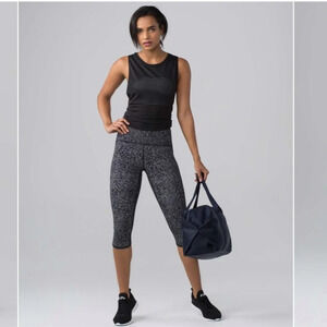 Lululemon Train Times Crop 17 inches Soundwave White Black / Black Polka Dots 10